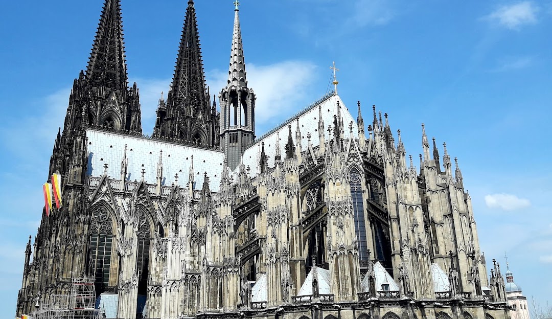 K&ouml;lner Dom vor blauem Himmel in Nordrhein-Westfalen