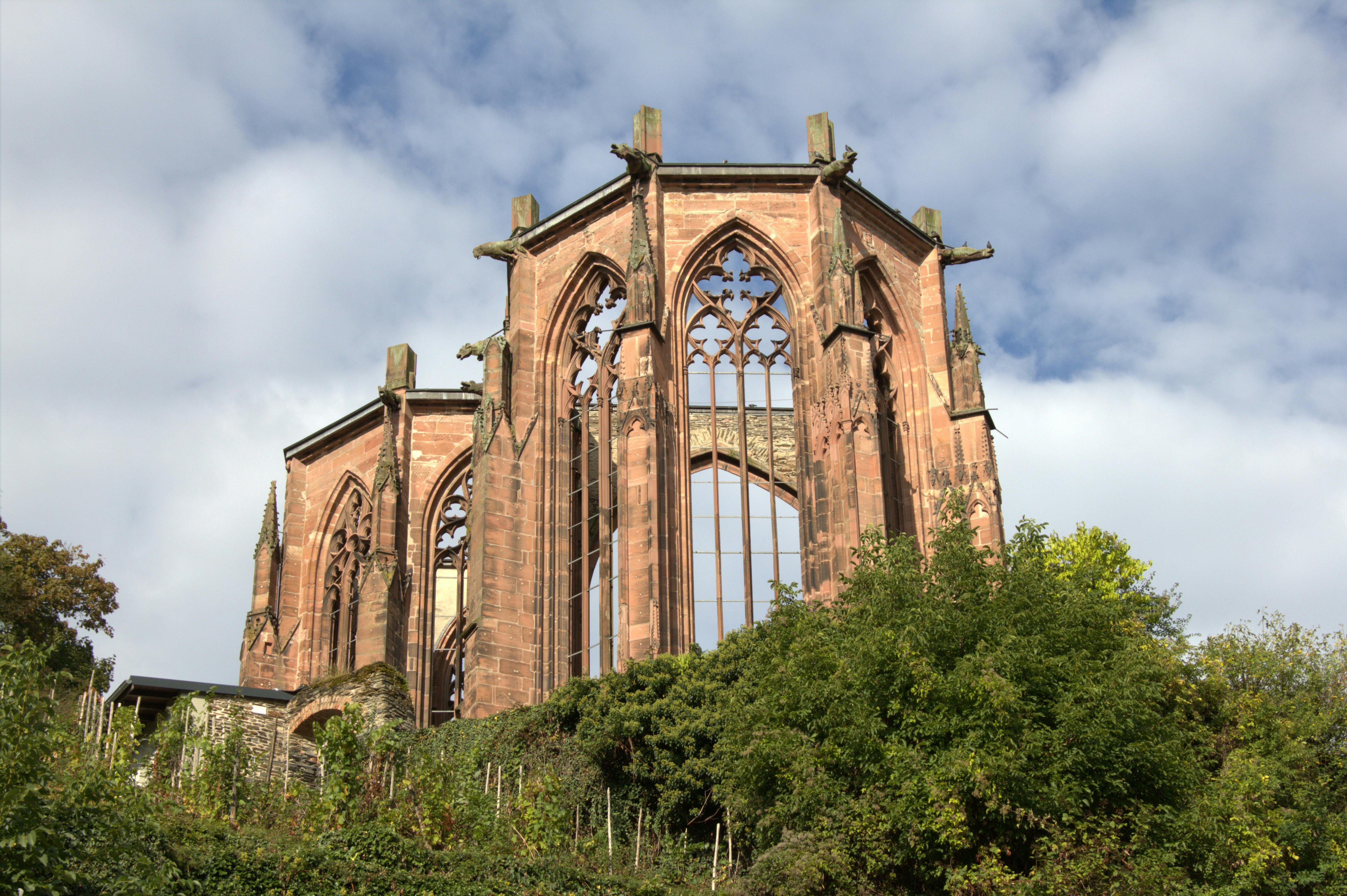 Gotische Ruine der Wernerkapelle in Rheinland-Pfalz